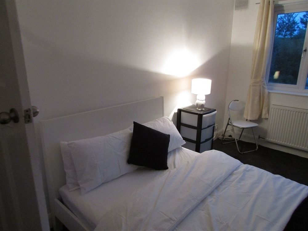 Bed and Breakfast St Mildreds Лондон Экстерьер фото